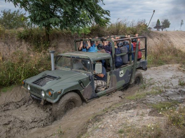 Fotografie: hummer v blátě - adrenalinové zážitky pro muže