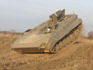 Jízda v obrněném transportéru + střelba z Kalašnikova