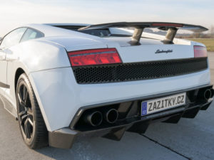 Lamborghini Gallardo vs. Ford Mustang GT350 Shelby