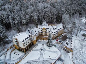 Královský rodinný pobyt na zámku Lužec – 7×noc v Deluxe pokoji + neomezený wellnes