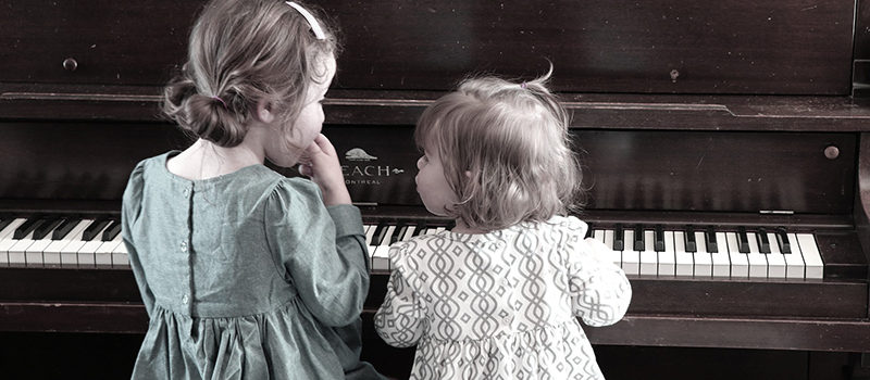 Fotografie: hra na klavír pro samouky - děti