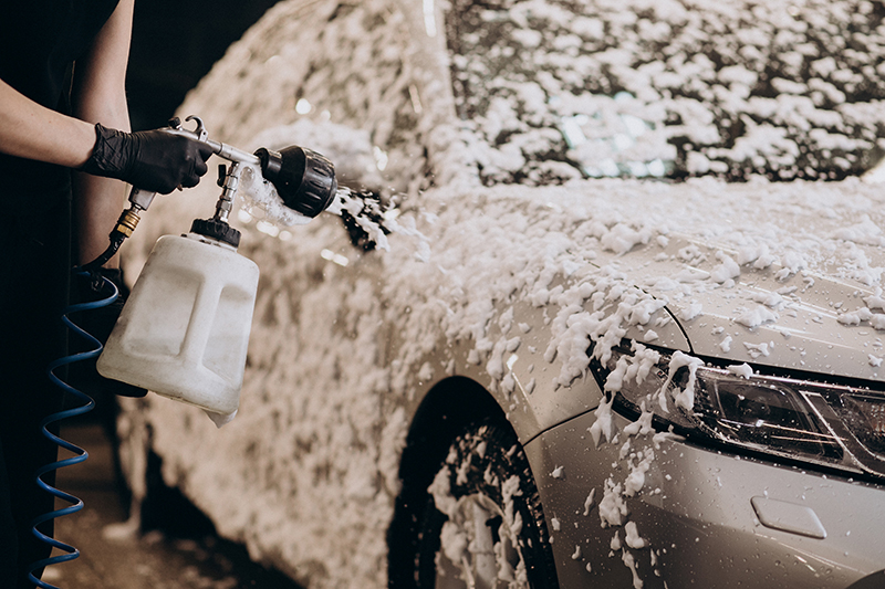 Návod na umývání auta s dokonalým výsledkem: Účinné a efektivní techniky