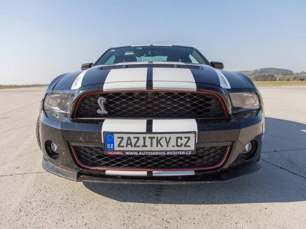 Ferrari 458 Italia vs. Ford Mustang GT500 Shelby - Obrázek 4