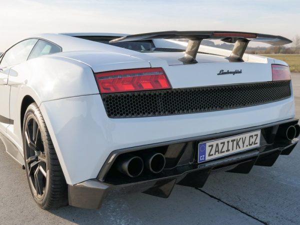 Lamborghini Gallardo vs. Ford Mustang GT350 Shelby - Obrázek 4