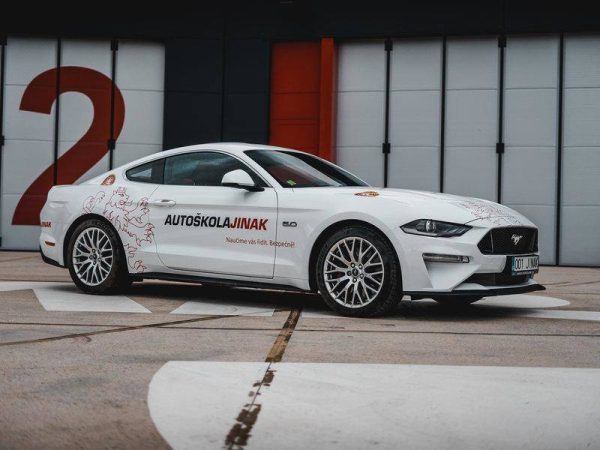 Řidičák nanečisto ve Fordu Mustang - Obrázek 3