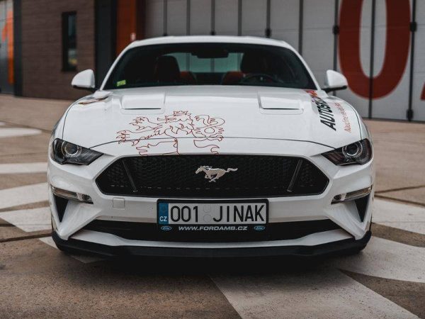 Řidičák nanečisto ve Fordu Mustang - Obrázek 2