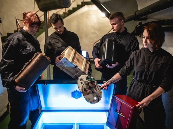 Záhada z budoucnosti - Úniková hra na doma až pro 10 hráčů - Obrázek 3