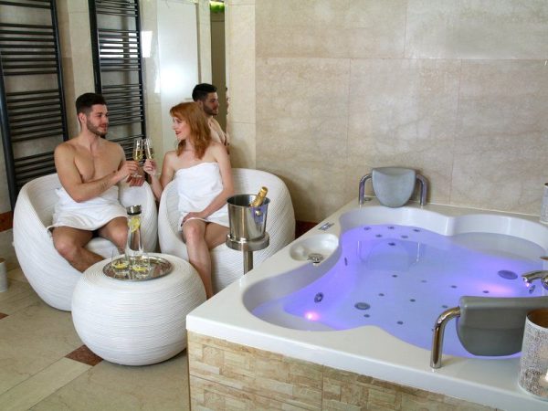 Privátní koupel ve víně + finská sauna ZDARMA - Obrázek 2